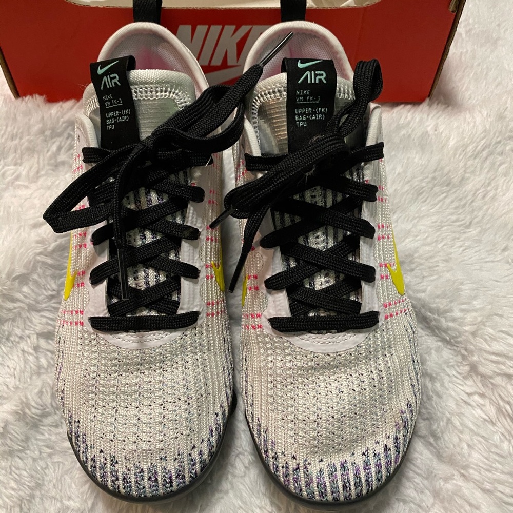 Nike Vapormax 4.5Y girls white/dynamic yellow